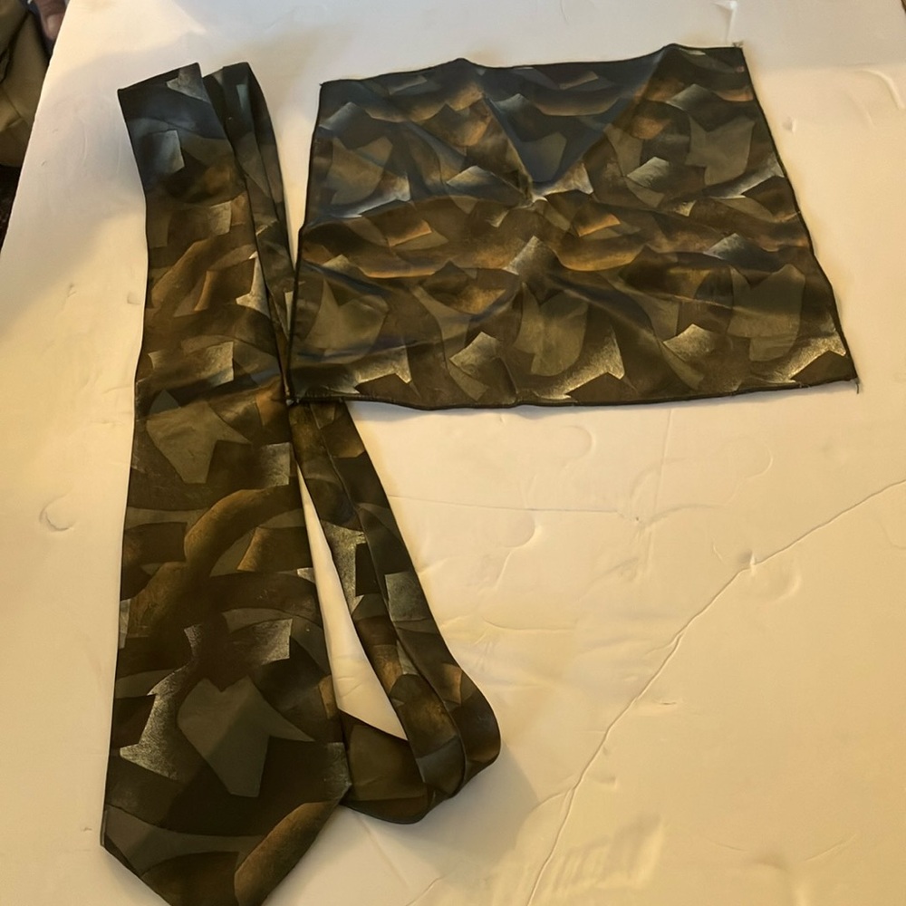 Men’s tie and hanky set